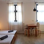 Appartement 77 Reinholda Finstera *