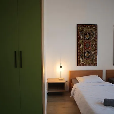 Apartament 77 Reinholda Finstera *