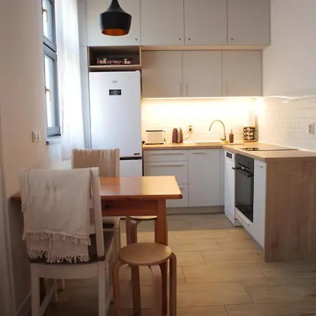 77 Reinholda Finstera * Łódź