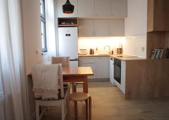 77 Reinholda Finstera * Łódź