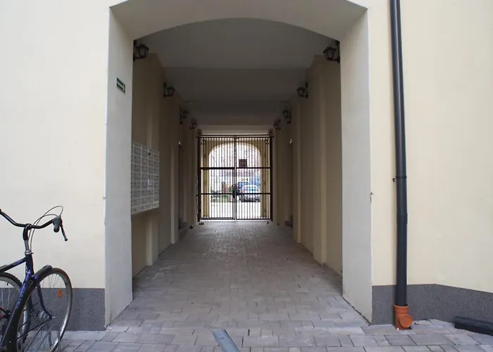 77 Reinholda Finstera Apartman