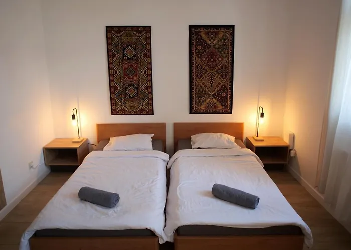 77 Reinholda Finstera Apartman *